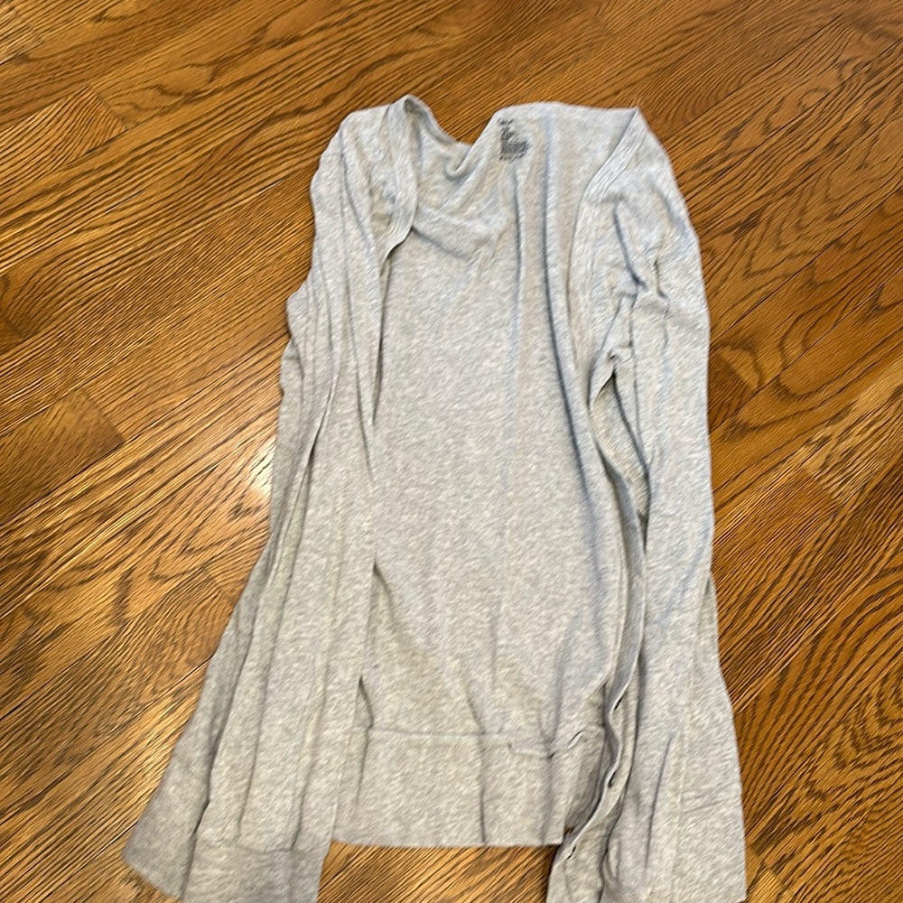 Gray gap cardigan with buttons
